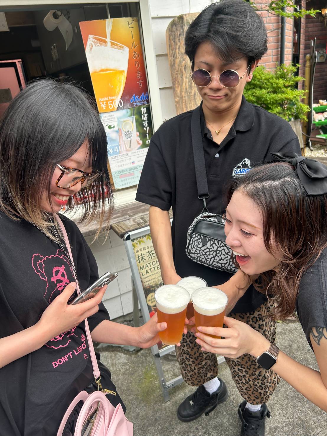 湯の坪街道で昼ビール ¥500 乾杯